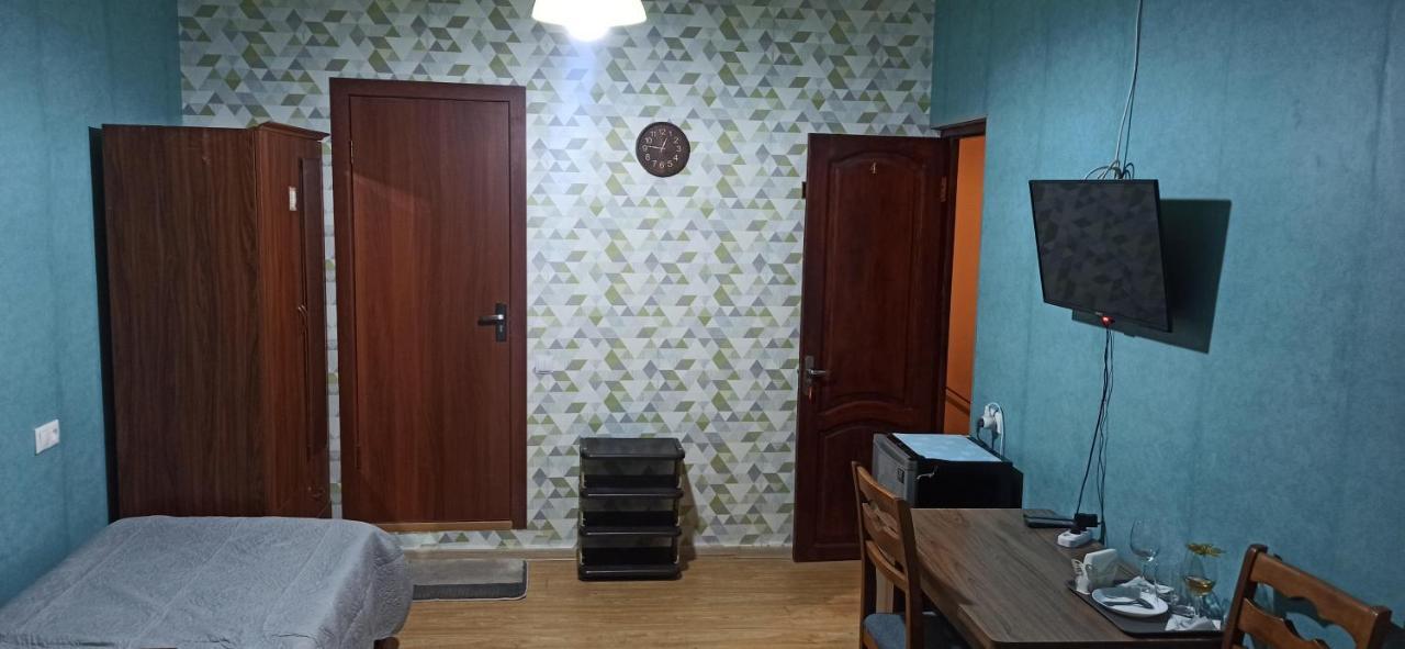 Rose House Hostel Tbilisi Exterior photo