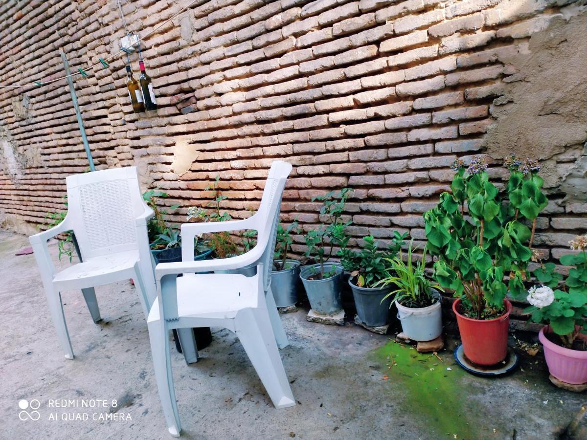 Rose House Hostel Tbilisi Exterior photo